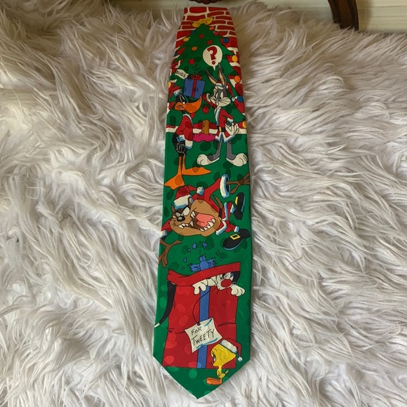 - Looney Tunes Mens CHRISTMAS Tie 100% Silk NWOT - Picture 1 of 6